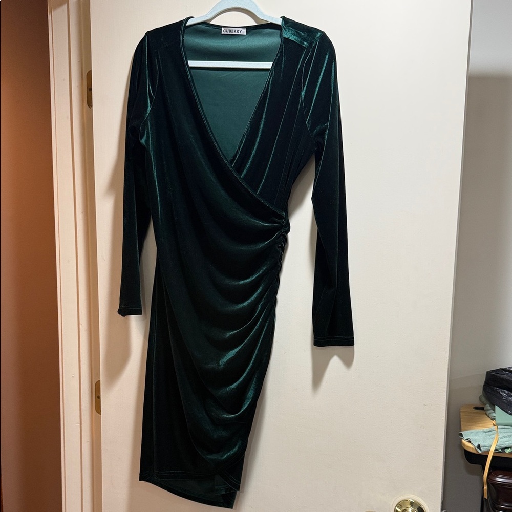 Elegant Deep Green Velvet Long Sleeve Dress